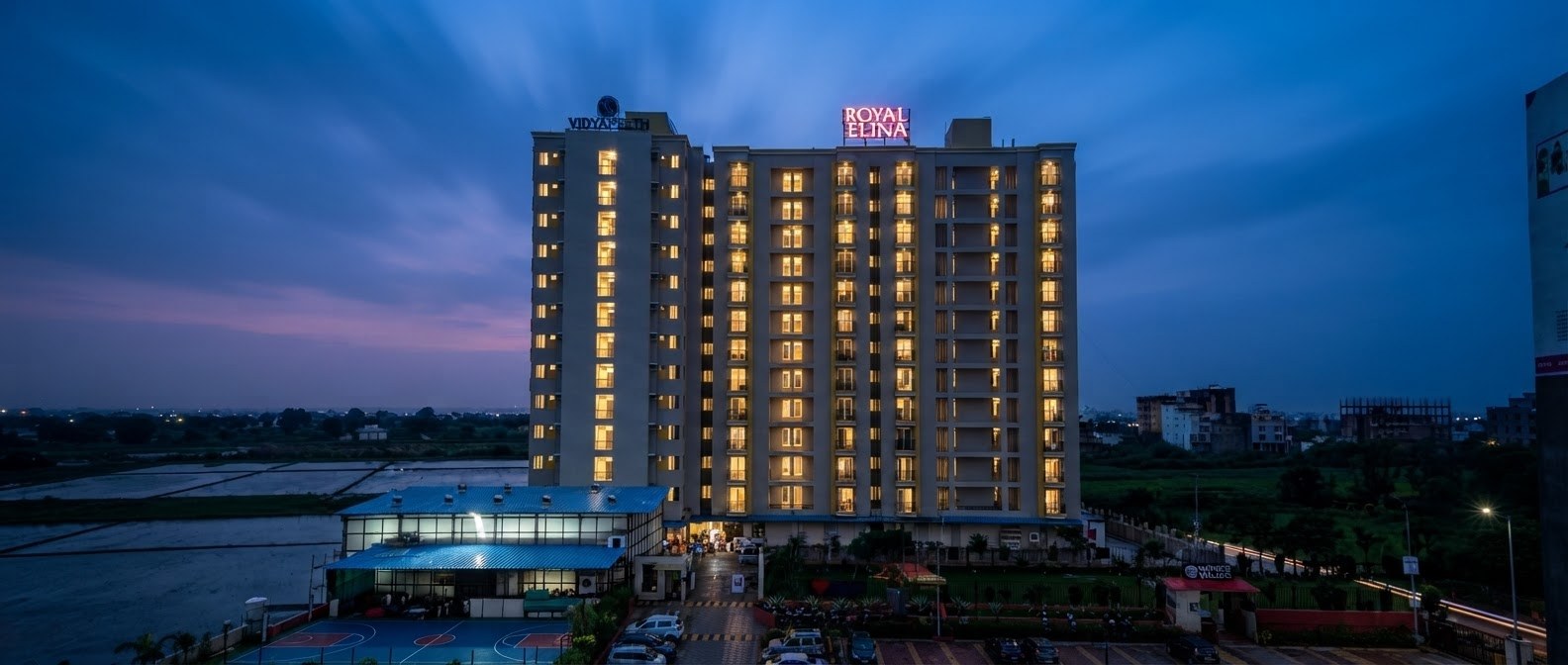 Royal Elina at dusk